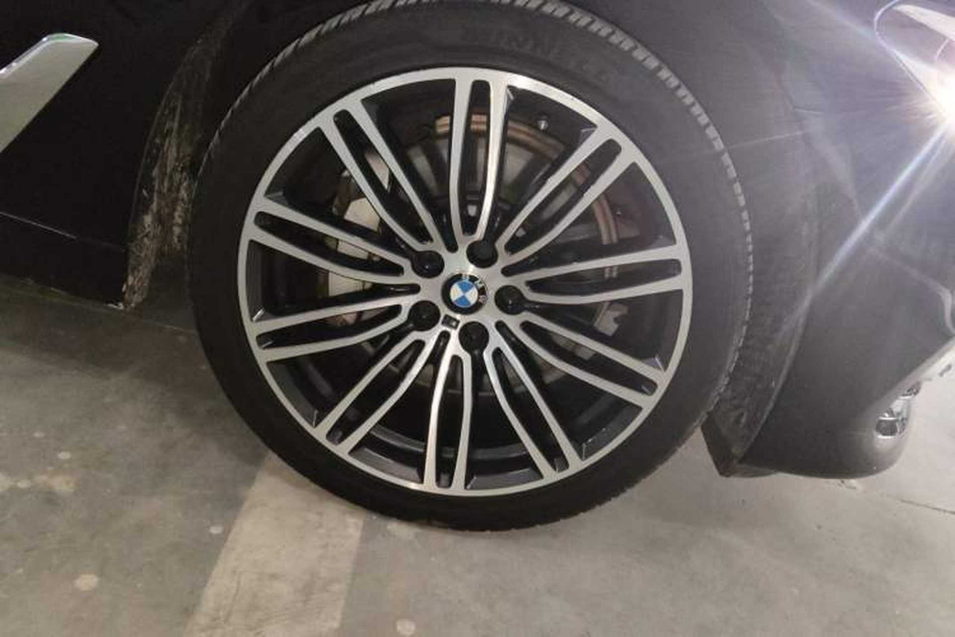 Used BMW 5 Series 2018 530Li Luxury Edition Premium Package Right Front Wheel Hub