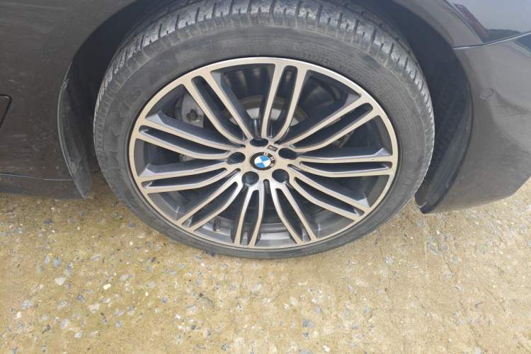Used BMW 5 Series 2018 530Li Luxury Edition M Sport Package Right Front Wheel Hub