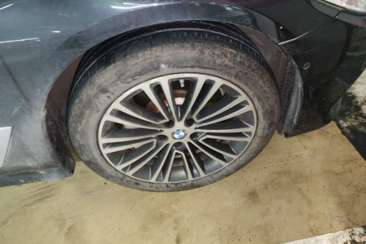 Used BMW 5 Series 2018 Facelifted 530Li Luxury Edition Premium Package Right Front Wheel Hub