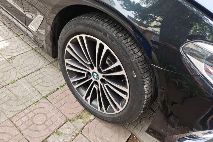Used BMW 5 Series 2018 Revised 540Li Executive Edition Right Front Wheel Hub