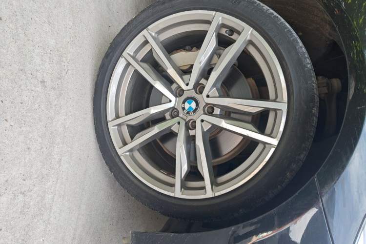 Used BMW 5 Series 2018 Facelifted 530Li xDrive Luxury Package Right Front Wheel Hub