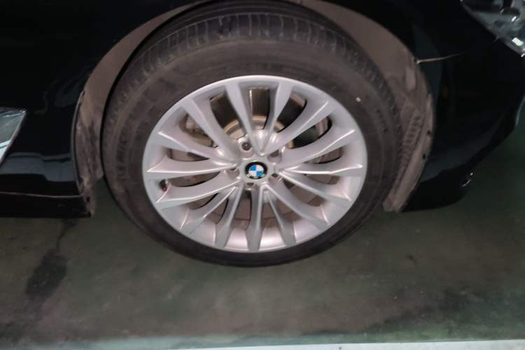 Used BMW 5 Series 2018 525Li Luxury Package Right Front Wheel Hub