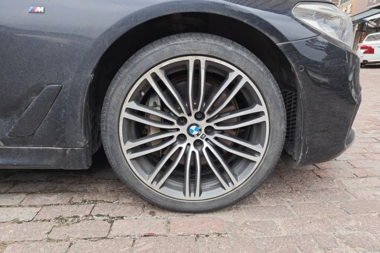 Used BMW 5 Series 2018 530Li xDrive M Sport Package Right Front Wheel Hub