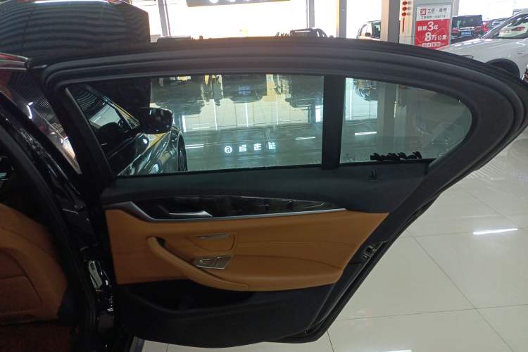 Used BMW 5 Series 2018 Restyled 530Li Leading Edition M Sport Package Right Rear Door Interior