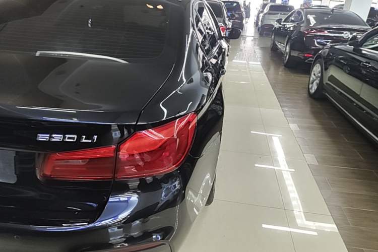 Used BMW 5 Series 2018 Facelifted 530Li xDrive M Sport Package Right Rear Taillight