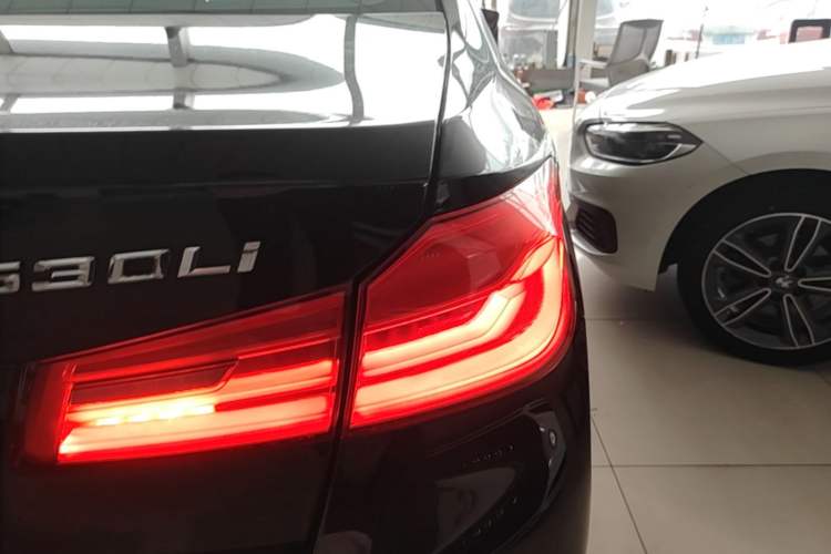Used BMW 5 Series 2018 530Li Leading Model M Sport Package Right Rear Taillight