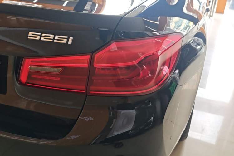 Used BMW 5 Series 2018 525i M Sport Package Right Rear Taillight