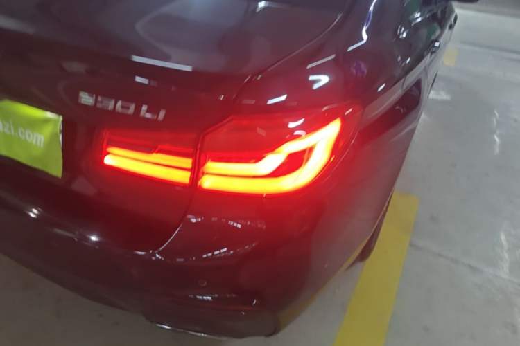 Used BMW 5 Series 2018 530Li xDrive M Sport Package Right Rear Taillight