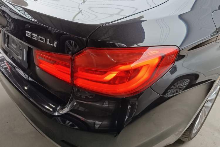 Used BMW 5 Series 2018 530Li xDrive Luxury Package Right Rear Taillight