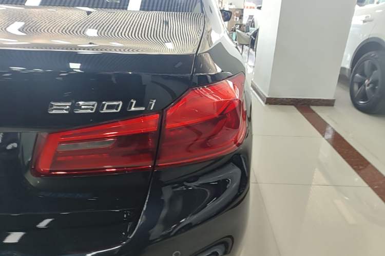 Used BMW 5 Series 2018 530Li Luxury Edition M Sport Package Right Rear Taillight