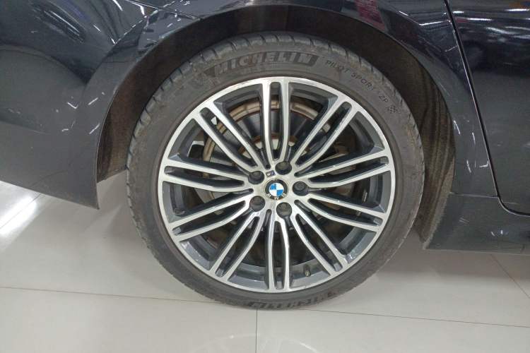 Used BMW 5 Series 2018 Restyled 530Li Leading Edition M Sport Package Right Rear Wheel Hub