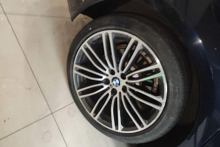 Used BMW 5 Series 2018 530Li Leading Model M Sport Package Right Rear Wheel Hub