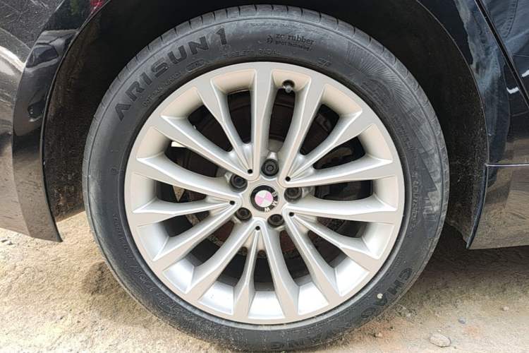 Used BMW 5 Series 2018 Facelifted 530Li xDrive Luxury Package Right Rear Wheel Hub