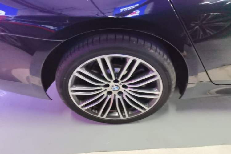 Used BMW 5 Series 2018 Restyled 530Li Leading Edition M Sport Package Right Rear Wheel Hub