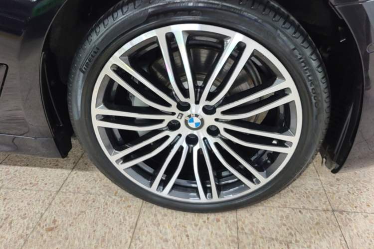 Used BMW 5 Series 2018 Restyled 530Li Luxury Edition M Sport Package Right Rear Wheel Hub