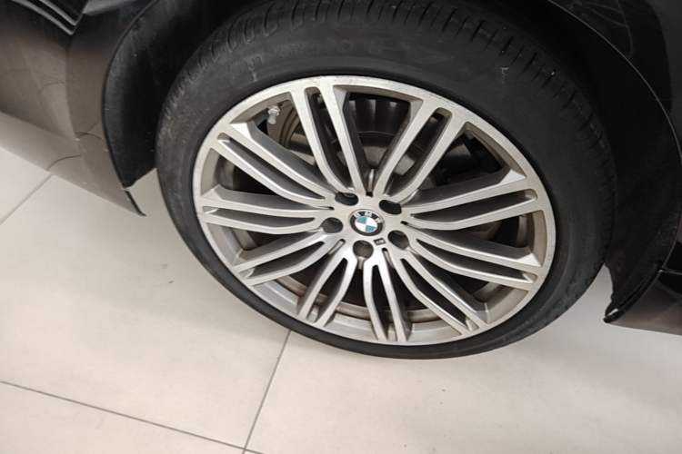 Used BMW 5 Series 2018 530Li Leading Model M Sport Package Right Rear Wheel Hub