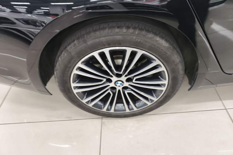 Used BMW 5 Series 2018 Facelifted 530Li Luxury Edition Premium Package Right Rear Wheel Hub