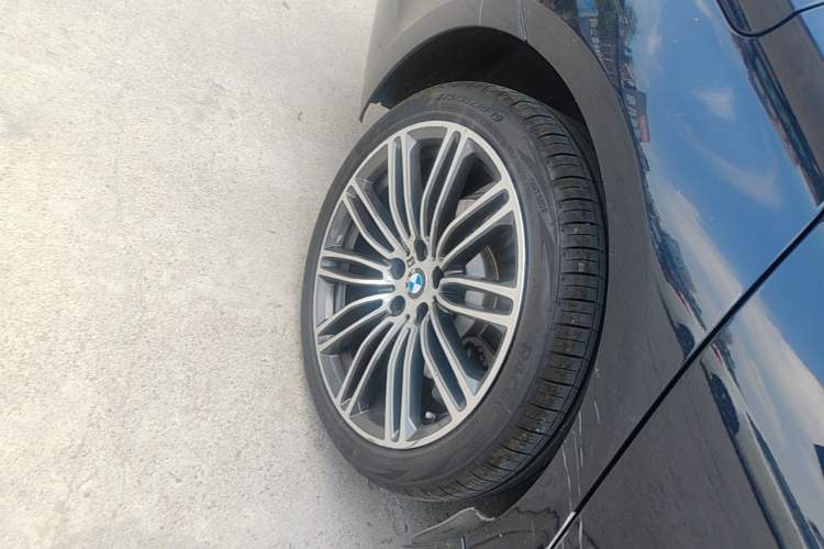 Used BMW 5 Series 2018 Restyled 530Li Leading Edition M Sport Package Right Rear Wheel Hub