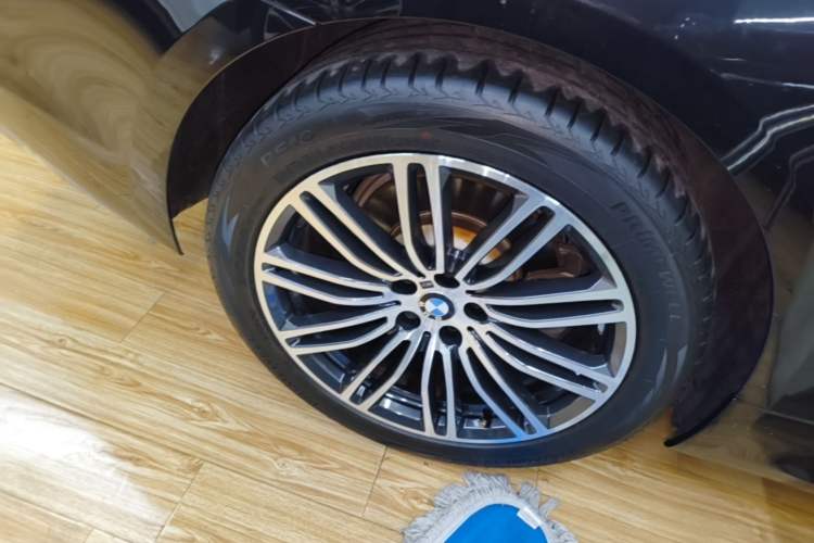 Used BMW 5 Series 2018 Restyled 530Li Luxury Edition M Sport Package Right Rear Wheel Hub