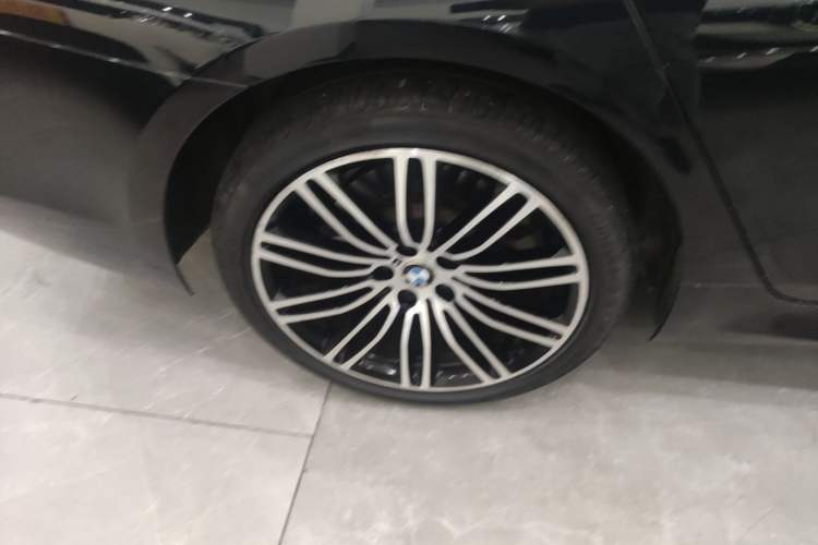 Used BMW 5 Series 2018 Restyled 530Li Leading Edition M Sport Package Right Rear Wheel Hub
