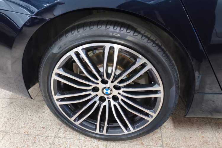 Used BMW 5 Series 2018 Restyled 530Li Luxury Edition M Sport Package Right Rear Wheel Hub