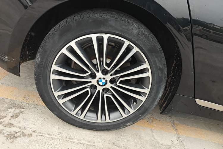 Used BMW 5 Series 2018 530Li Luxury Edition Premium Package Right Rear Wheel Hub
