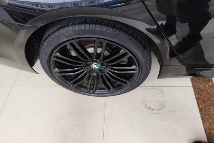 Used BMW 5 Series 2018 530Li Leading Model M Sport Package Right Rear Wheel Hub
