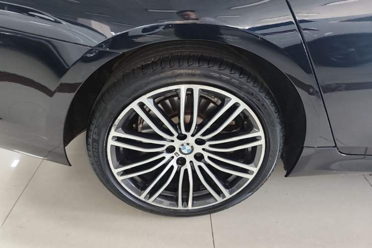 Used BMW 5 Series 2018 530Li Luxury Edition M Sport Package Right Rear Wheel Hub