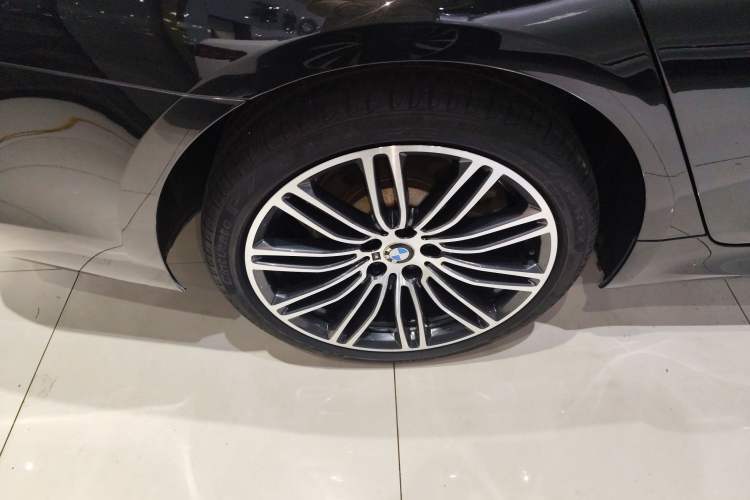 Used BMW 5 Series 2018 530Li Leading Model M Sport Package Right Rear Wheel Hub
