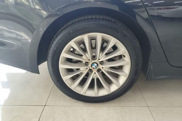 Used BMW 5 Series 2018 Revised Version 530Li Leading Edition Luxury Package Right Rear Wheel Hub