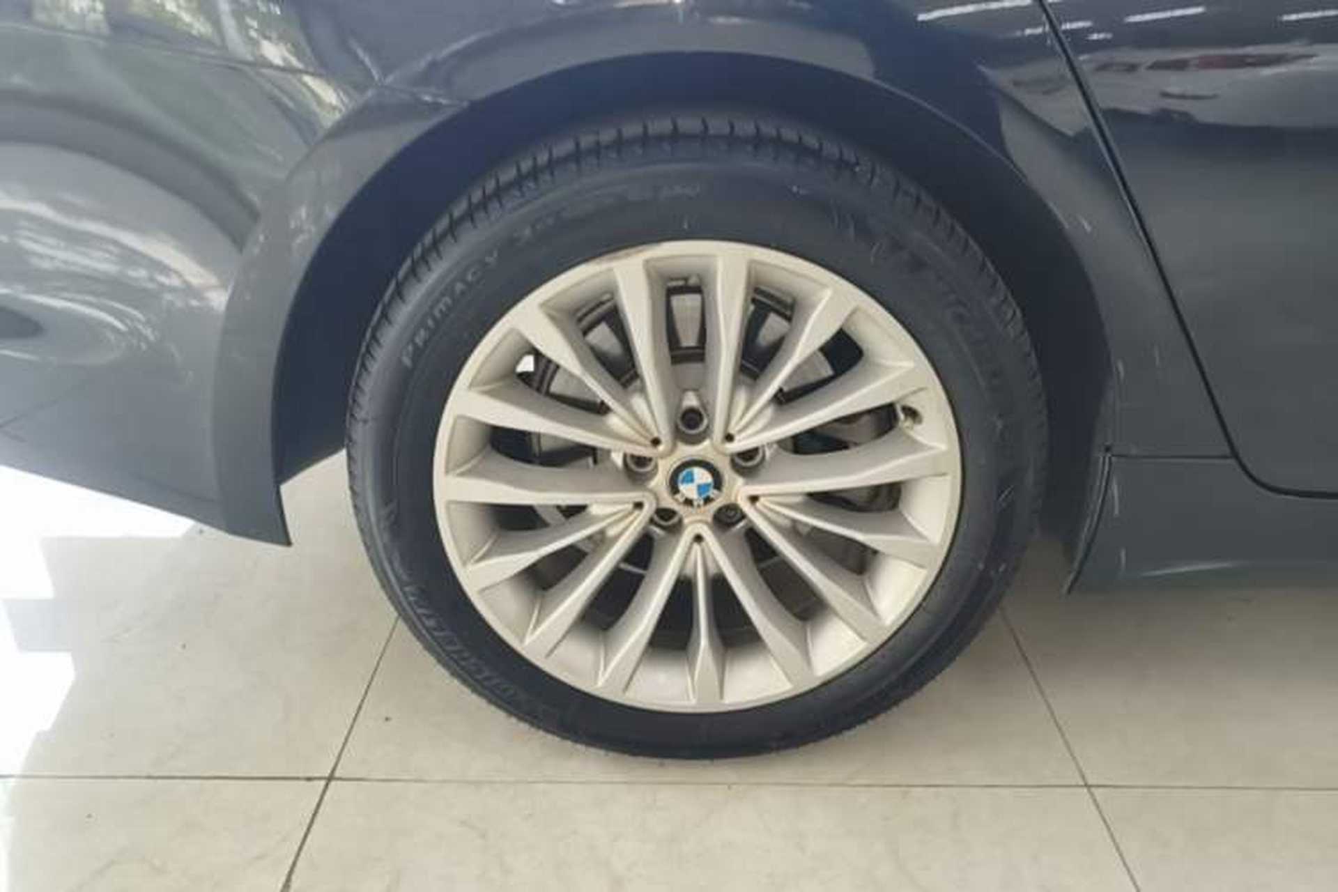 Used BMW 5 Series 2018 Revised Version 530Li Leading Edition Luxury Package Right Rear Wheel Hub