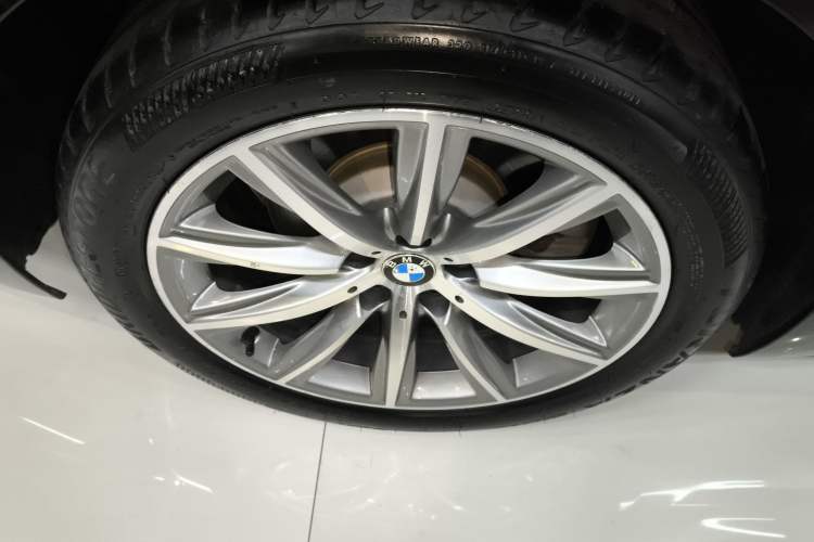 Used BMW 5 Series 2018 528Li Launch Special Edition Right Rear Wheel Hub