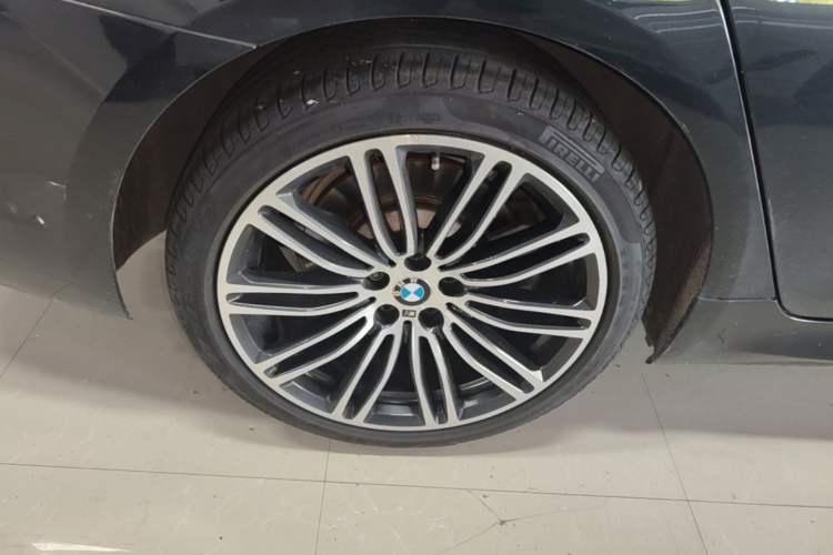 Used BMW 5 Series 2018 Restyled 530Li Leading Edition M Sport Package Right Rear Wheel Hub