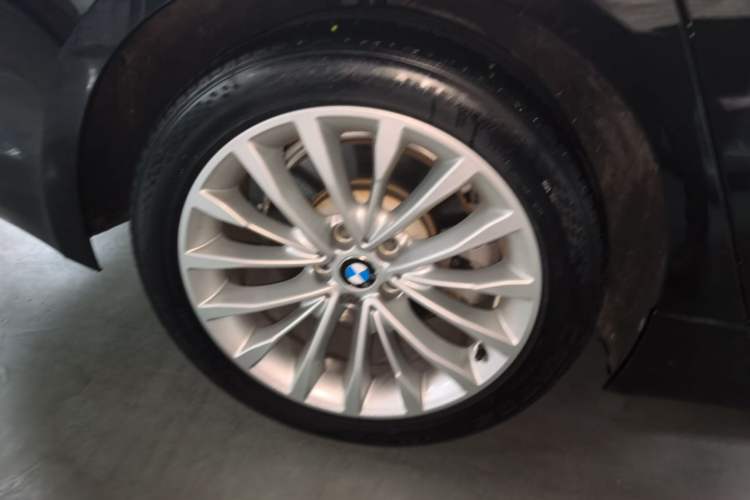 Used BMW 5 Series 2018 525Li Luxury Package Right Rear Wheel Hub
