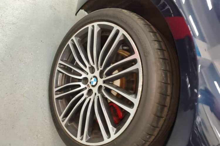 Used BMW 5 Series 2018 530Li Leading Model M Sport Package Right Rear Wheel Hub