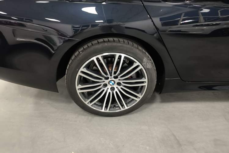 Used BMW 5 Series 2018 Restyled 530Li Leading Edition M Sport Package Right Rear Wheel Hub