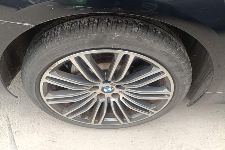 Used BMW 5 Series 2018 Restyled 530Li Leading Edition M Sport Package Right Rear Wheel Hub