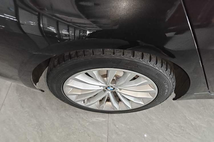 Used BMW 5 Series 2018 Facelifted 530Li xDrive Luxury Package Right Rear Wheel Hub