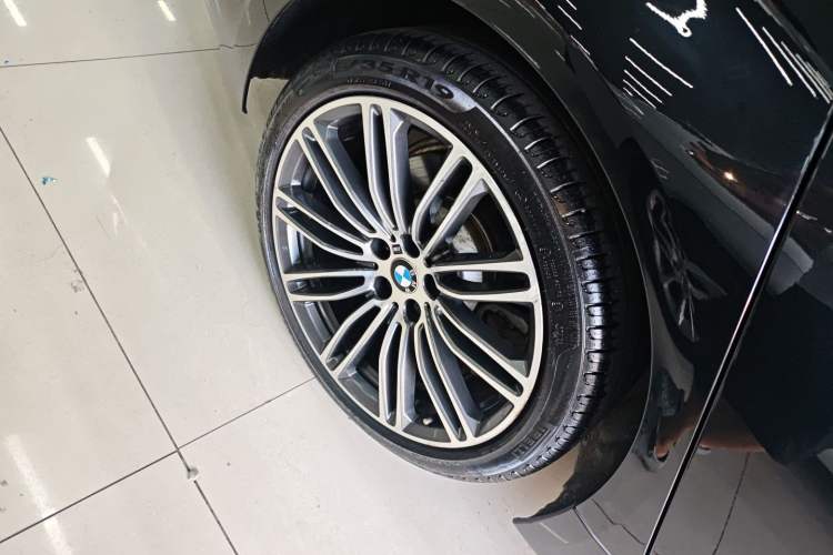 Used BMW 5 Series 2018 Restyled 530Li Luxury Edition M Sport Package Right Rear Wheel Hub