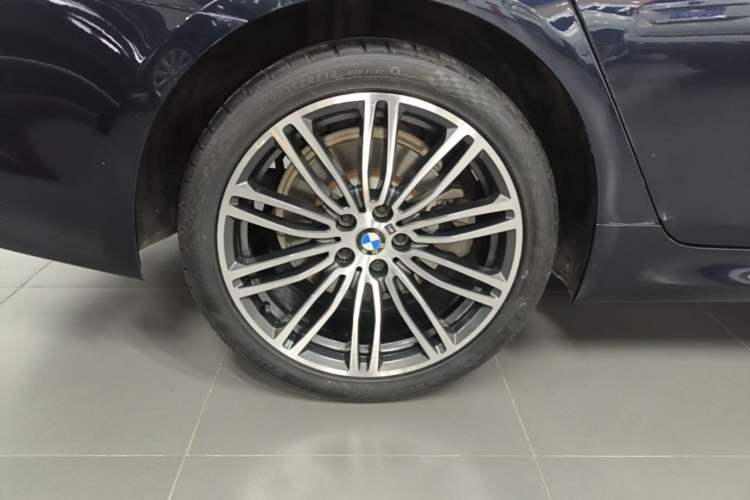 Used BMW 5 Series 2018 Restyled 530Li Leading Edition M Sport Package Right Rear Wheel Hub