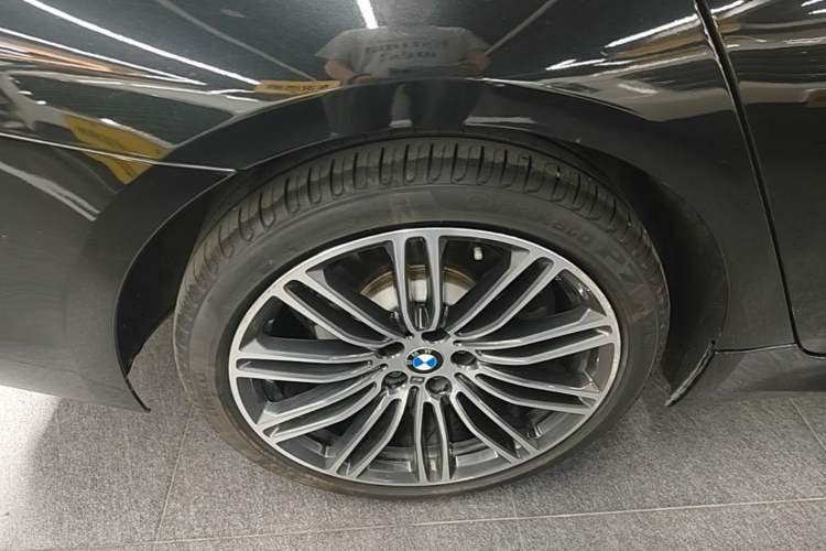 Used BMW 5 Series 2018 530Li Leading Model M Sport Package Right Rear Wheel Hub