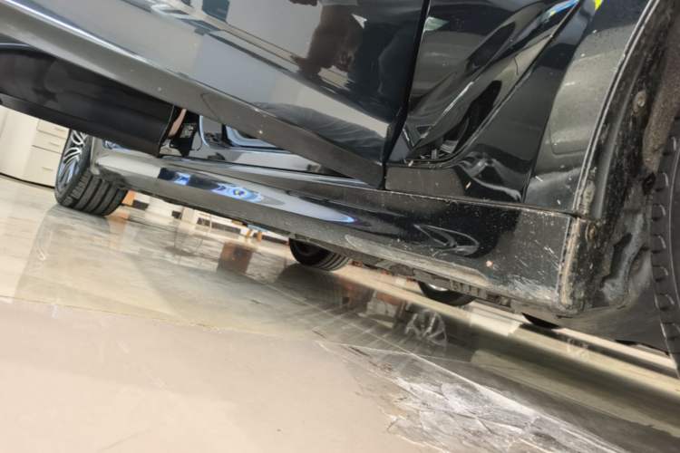 Used BMW 5 Series 2018 530Li Leading Model M Sport Package Right Side Sill