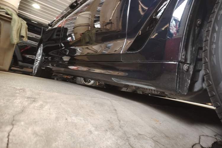 Used BMW 5 Series 2018 Restyled 530Li Leading Edition M Sport Package Right Side Sill