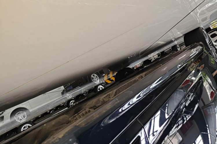 Used BMW 5 Series 2018 530Li xDrive M Sport Package Right Side Sill