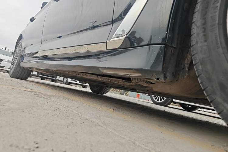 Used BMW 5 Series 2018 530Li Luxury Edition Premium Package Right Side Sill