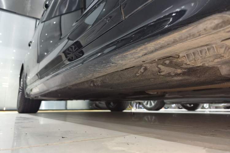 Used BMW 5 Series 2018 530Li Leading Model M Sport Package Right Side Sill