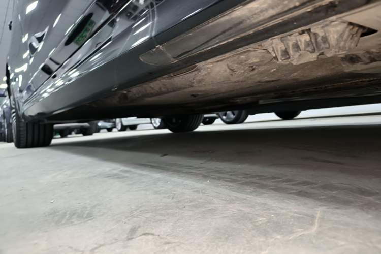 Used BMW 5 Series 2018 Restyled 530Li Leading Edition M Sport Package Right Side Sill