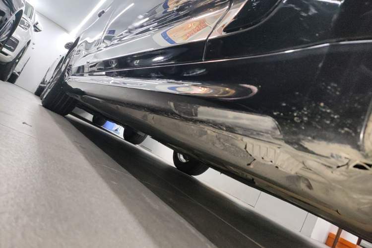 Used BMW 5 Series 2018 525Li M Sport Package Right Side Sill
