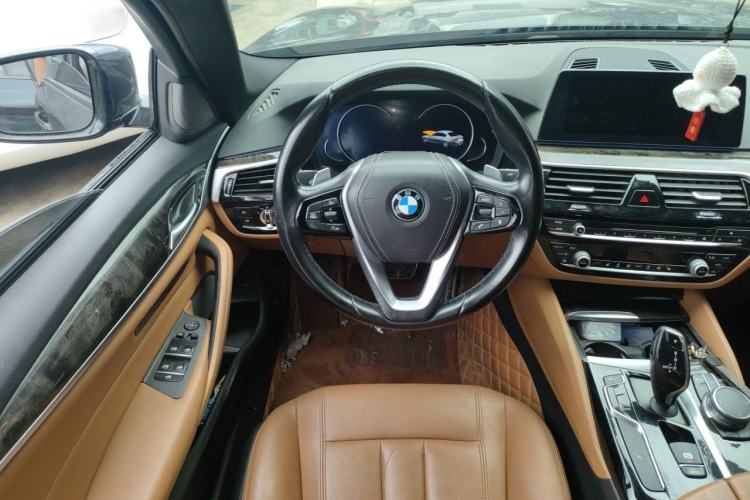 Used BMW 5 Series 2018 530Li Leading Model M Sport Package Steering Wheel