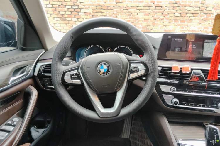 Used BMW 5 Series 2018 Revised Version 530Li Leading Edition Luxury Package Steering Wheel